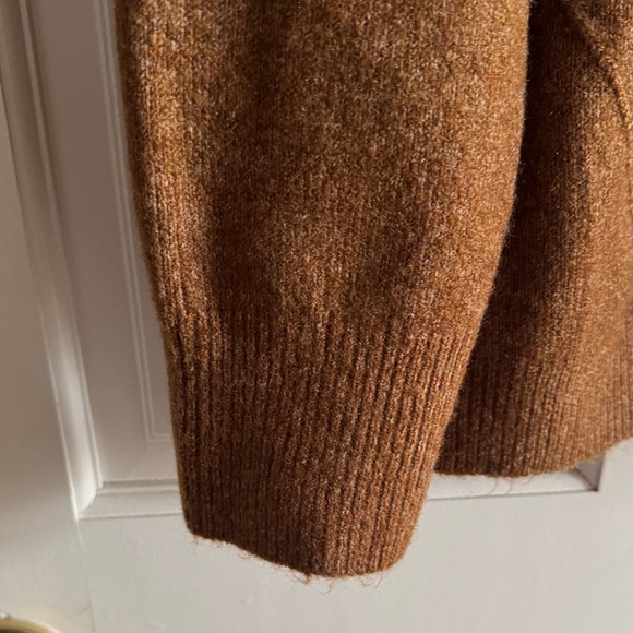 Vince Camuto Women's Tan V-Neck Sweater - Picture 3 of 8